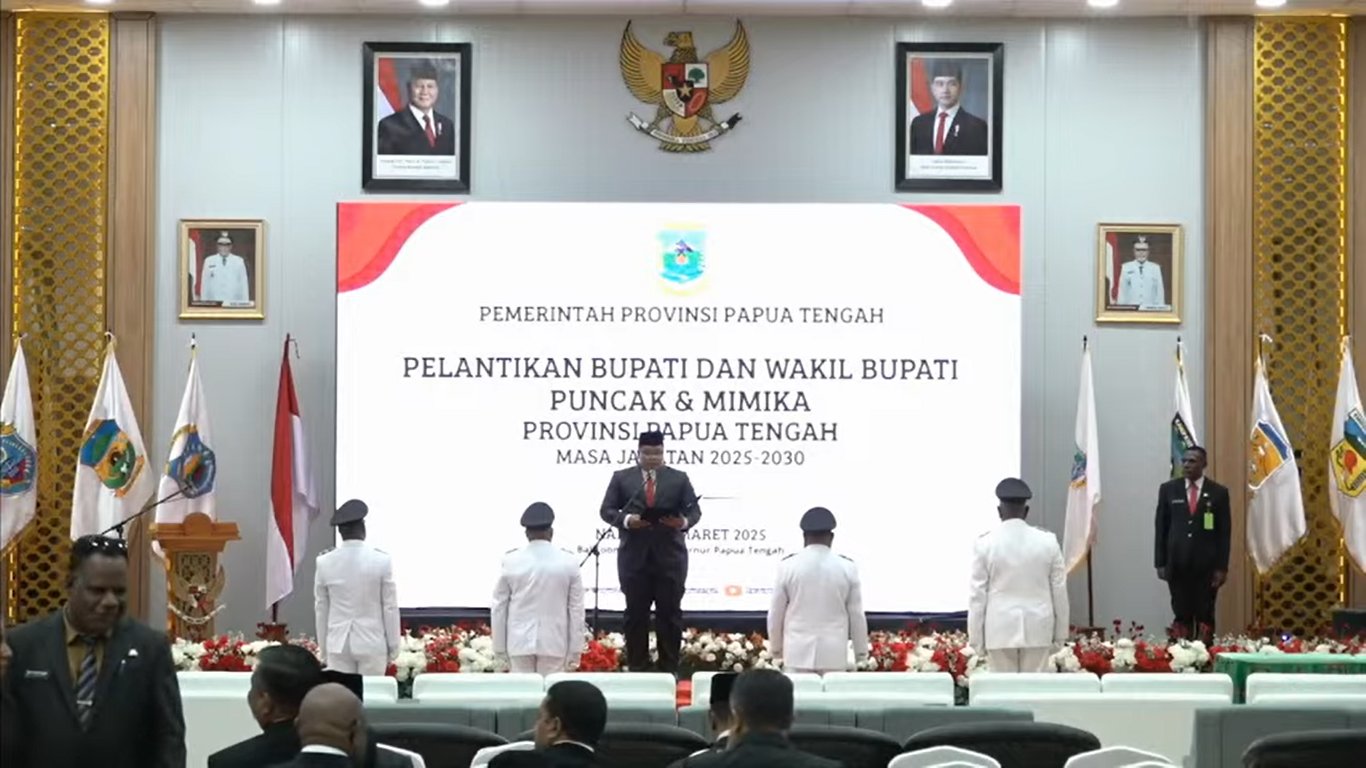 gubpapuatengah-melantik-bup-wakil-mimika-puncak